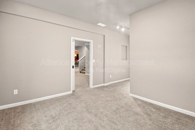 Building Photo - 10069 Thrive Ln