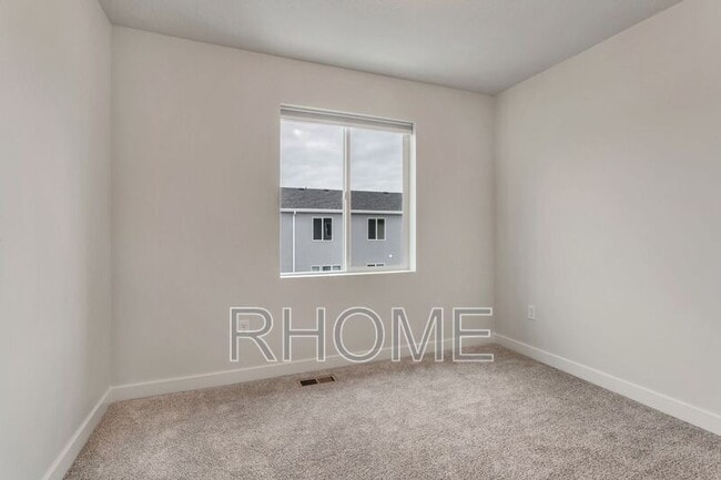 Building Photo - 986 W 540 S