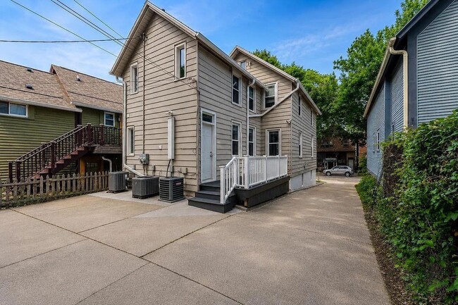 Building Photo - 1757 N Franklin Pl