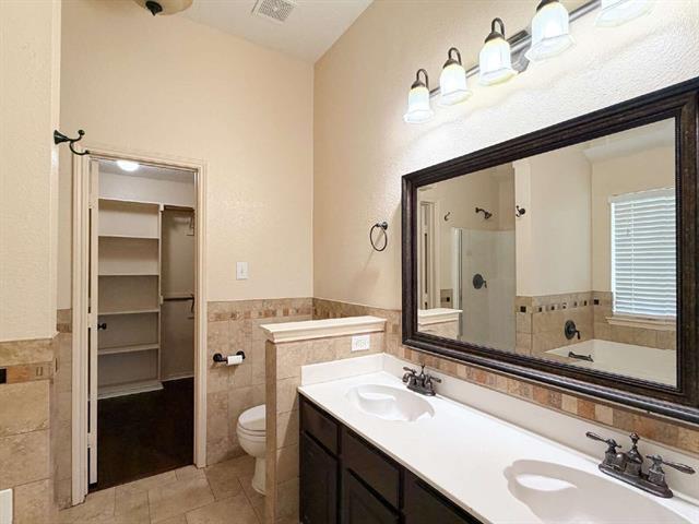 Building Photo - 1009 McKavett Dr