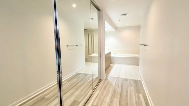 Building Photo - Spacious 2 Bedroom, 2 Bath, with 2 Parking Stalls - Kalele Kai in Hawaii Kai