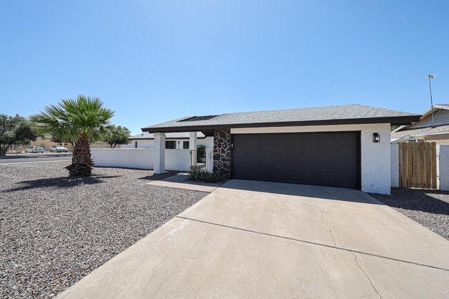 Building Photo - 3001 W Mercer Ln