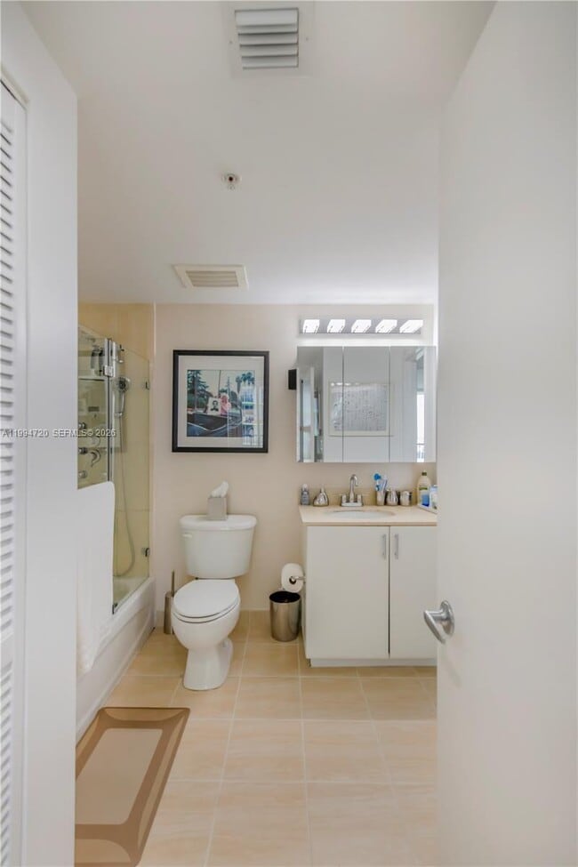 Building Photo - 1750 N Bayshore Dr