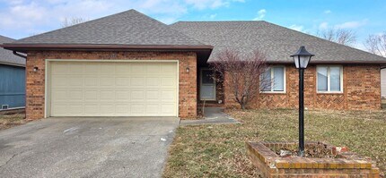 Building Photo - 3 Bedroom 2 Bathroom home in Southwest Springfield for $1495!