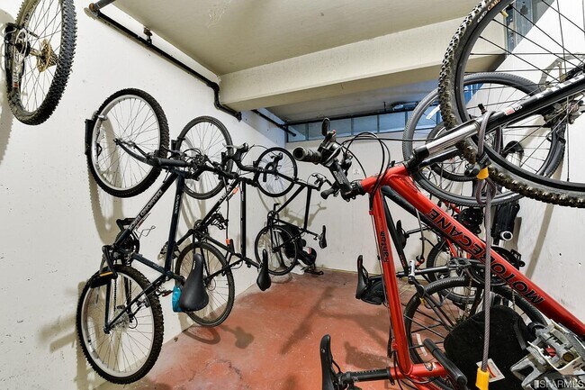 Secure bicycle storage - 2040 Franklin St