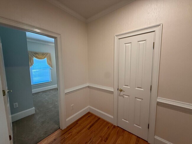 Building Photo - 785 Glenwood Dr