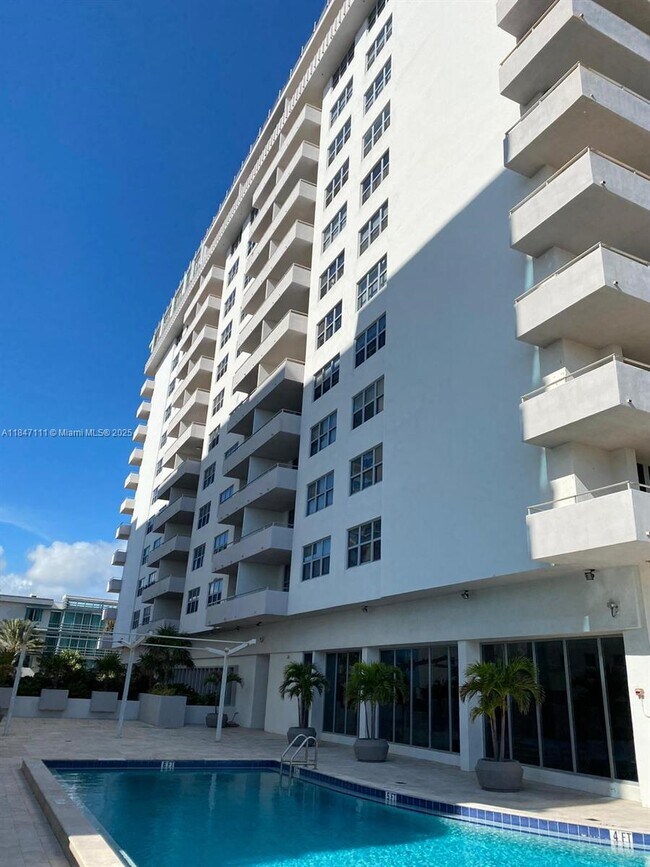 Building Photo - 9225 Collins Ave
