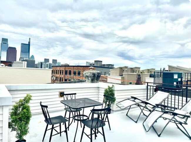 Building Photo - 725 N 17th St
