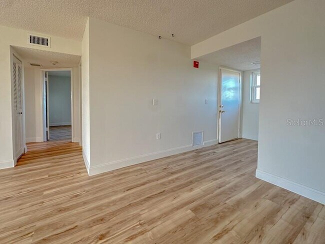 Building Photo - 3640 Ironwood Cir