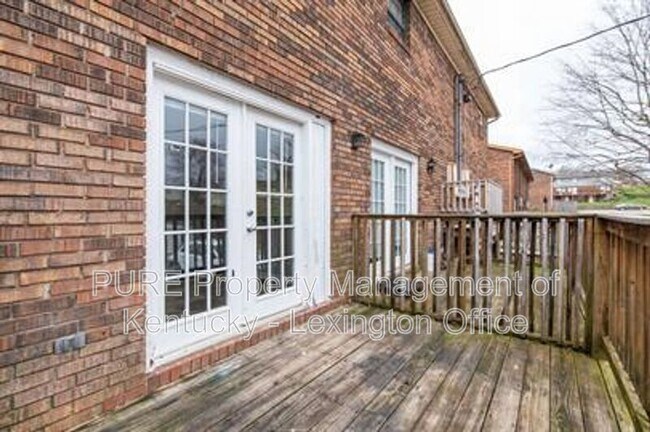 Building Photo - 209 Landings Dr