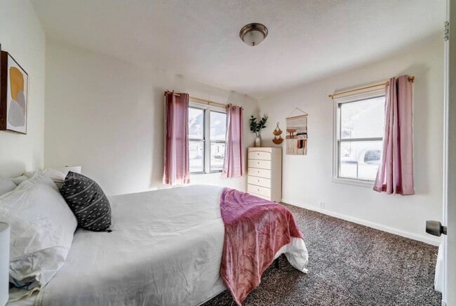 Building Photo - Cozy 4 bedroom 2 bath house in Provo
