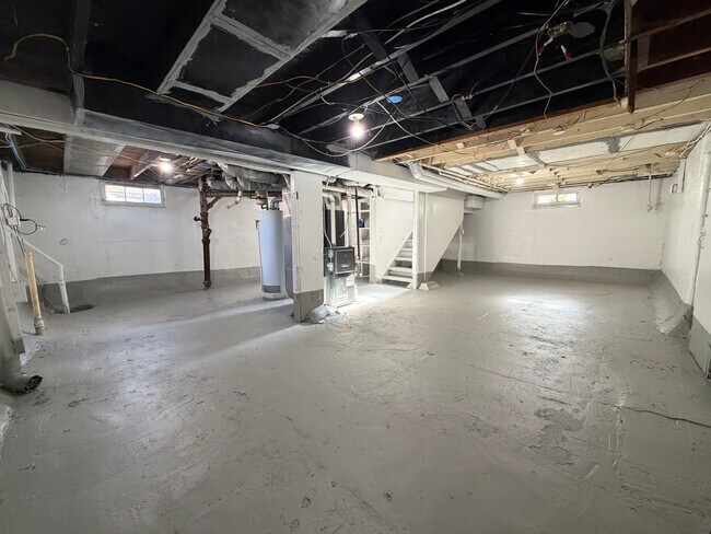 Building Photo - Remodeled 3 bed, 1 bath home for rent in E...