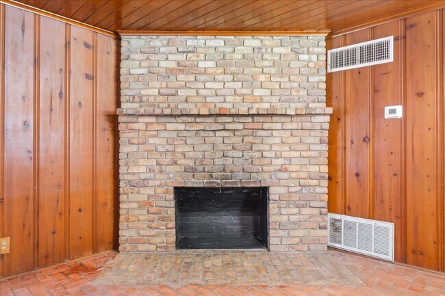 Building Photo - Single-Family Home For Lease on Braemar Drive