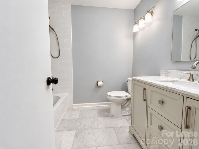 Building Photo - 2022 Glouchester Cir
