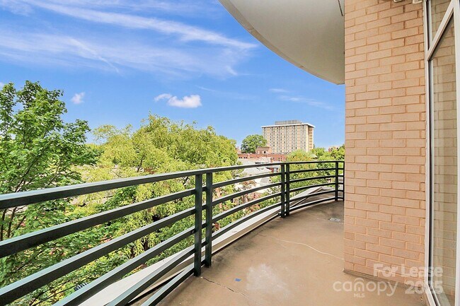 Building Photo - 400 N Church St