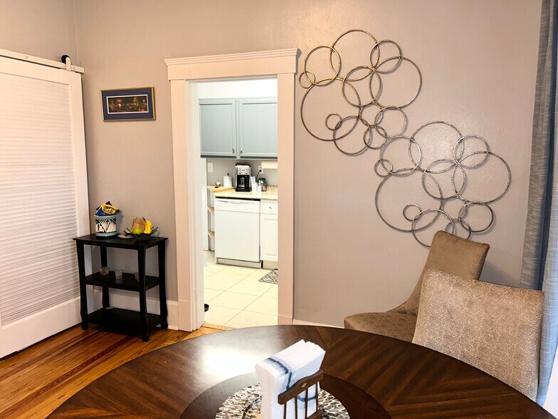 Building Photo - 1039 Riviera St