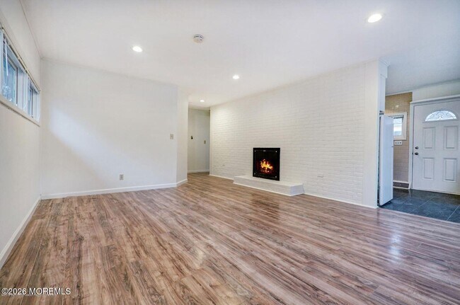 Building Photo - 59 Lakewood Rd