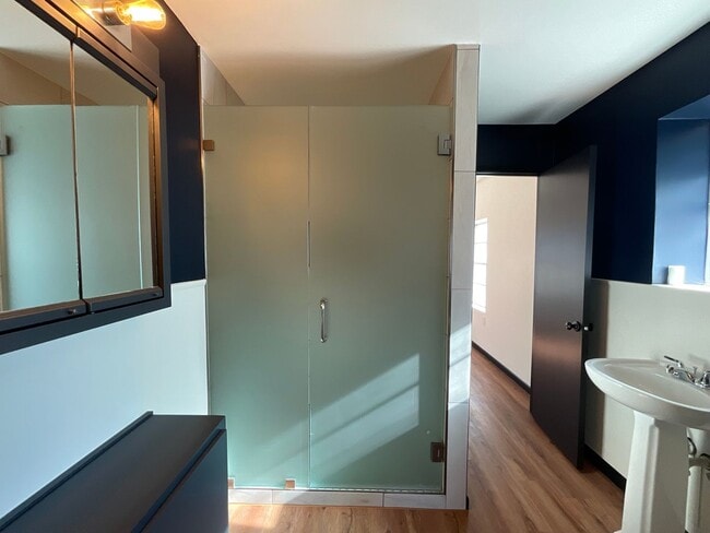 Building Photo - Available Now- 2 Bedroom 1 Bath in Granite...