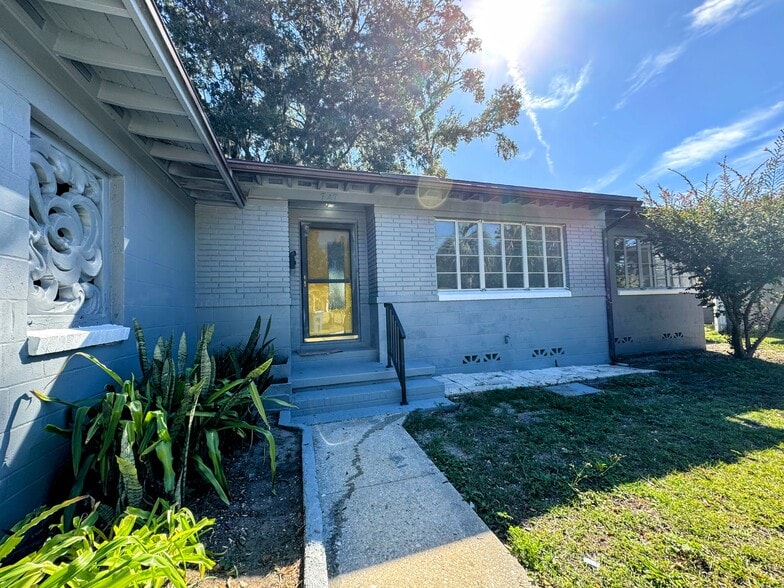 Building Photo - 747 Moravon Ave