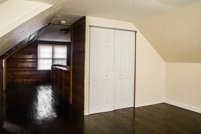 Building Photo - 2235 Barrymore Ave