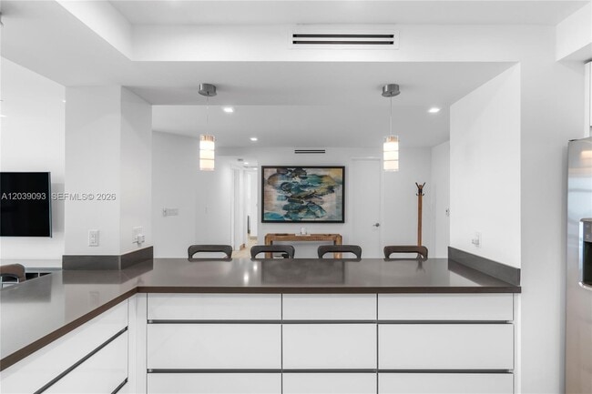 Building Photo - 5055 Collins Ave