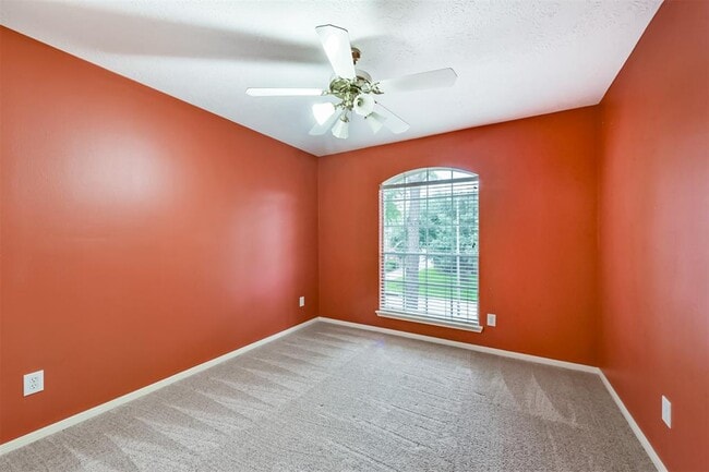 Building Photo - 2427 Shelby Park Dr