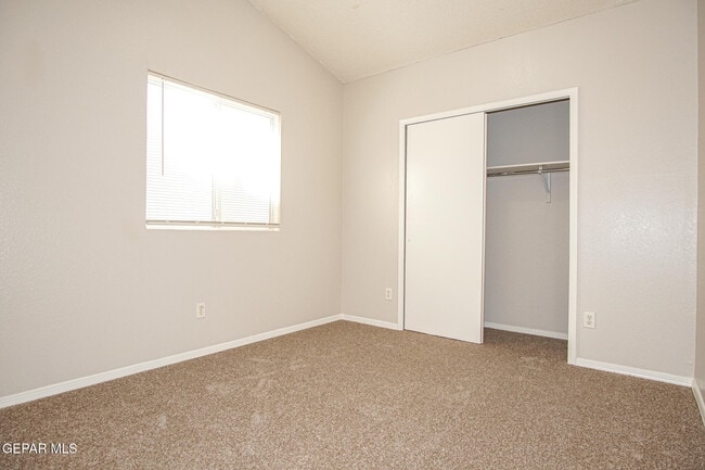 Building Photo - 11027 Sunshine Ct