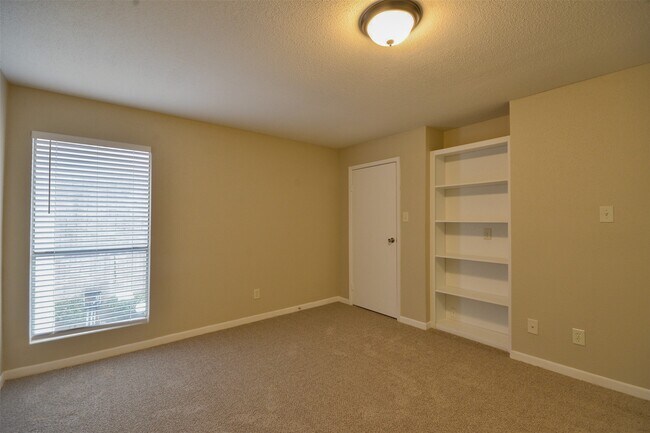 Building Photo - 12955 Woodforest Blvd