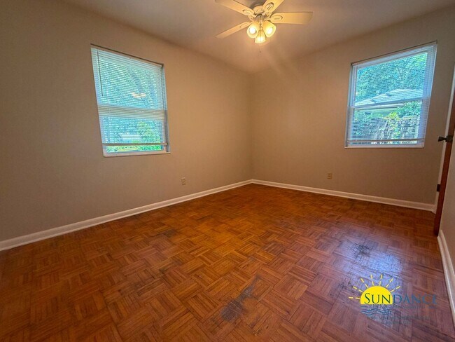Building Photo - Great 4 Bedroom Home in Fort Walton Beach