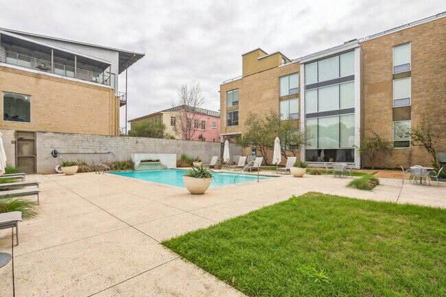 Building Photo - 1115 S Alamo St