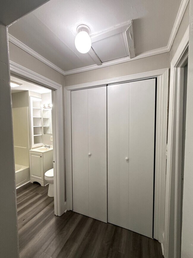 Building Photo - T.R. Lawing Realty Property