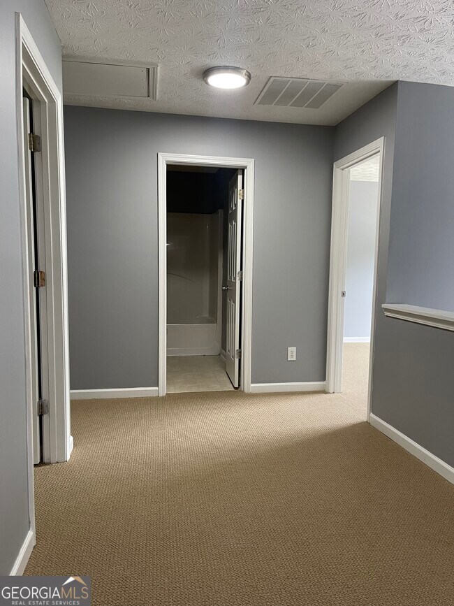 Building Photo - 116 Village Trce