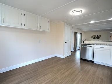 Building Photo - Beautifully Remodeled Lakefront Home | Spring-Fed Lake Views