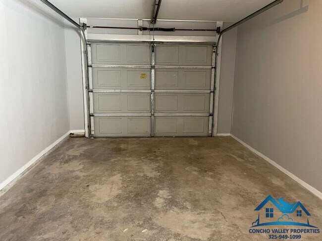 Building Photo - 1225 Kenwood Dr