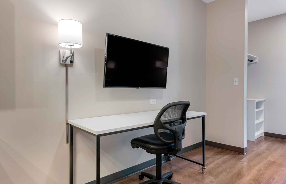Building Photo - Furnished Studio-San Antonio - North