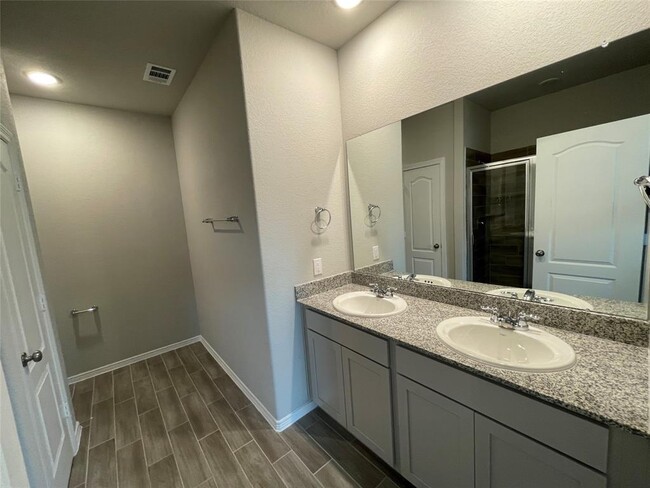 Building Photo - 991 Redinger Ridge Dr