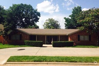 Building Photo - 209 Red Bird Ln
