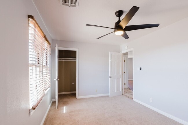 Building Photo - 3 Bedroom 2 Bath With A Mountain View Home!