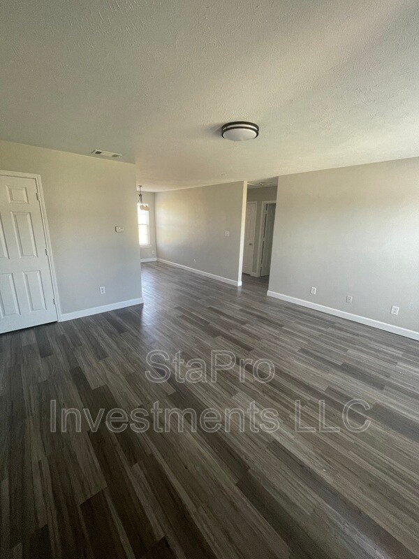 Building Photo - 261 Hayes Ct
