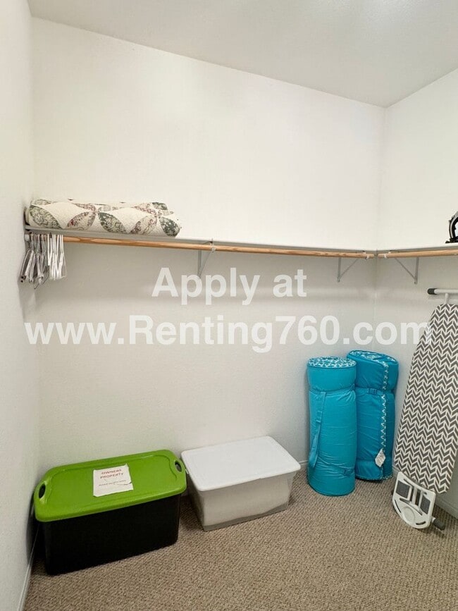 Building Photo - Incredible City Views In Western Hills Est...