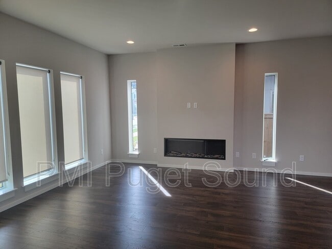 Building Photo - 33473 Poplar Ave SE