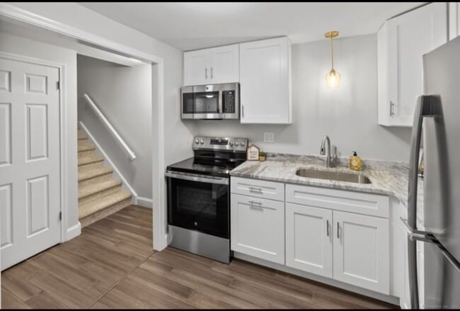 Building Photo - 165 South St