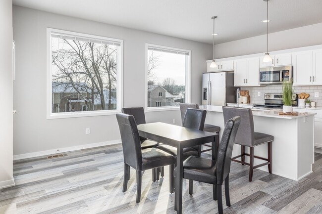 Building Photo - Modern Comfort in the Heart of Norwalk