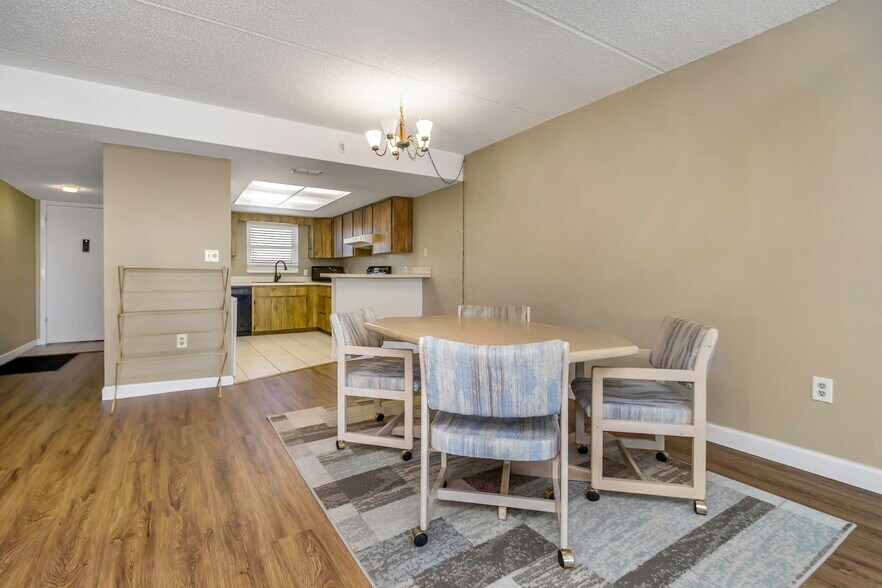 Building Photo - 12300 Park Blvd