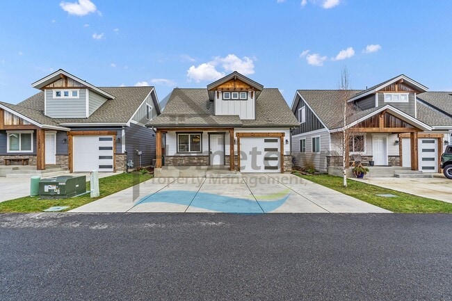 Building Photo - 2 Bedroom 2 Bath Home with Attached Garage Available in Coeur d'Alene!