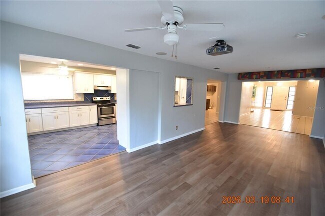 Building Photo - 2562 Redwood Way