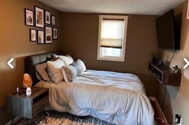 Building Photo - 143 W 8th St