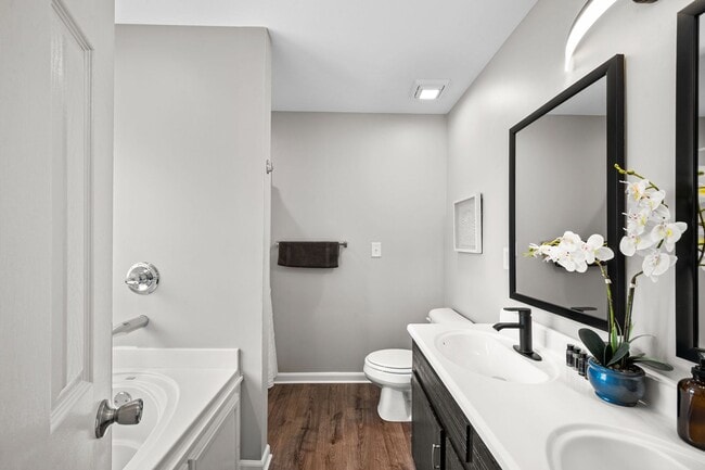 Building Photo - Pet Friendly, Bonus Room and Fenced Backyard!