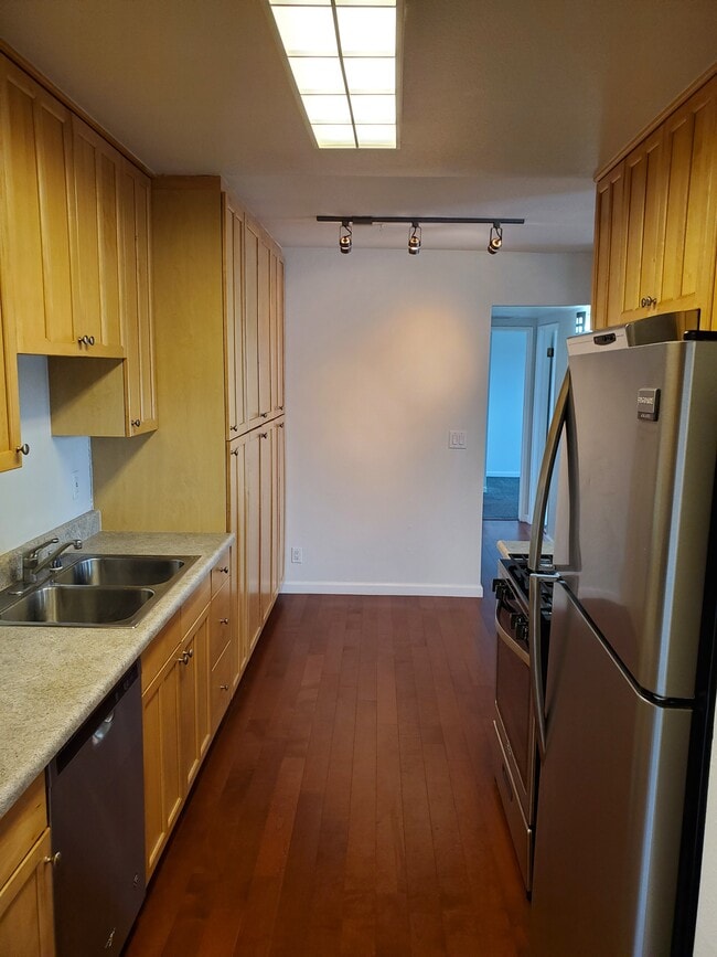 Building Photo - 2411 Prospect Ave