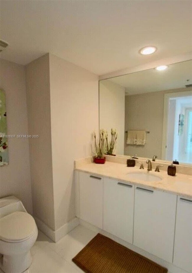 Building Photo - 14951 Royal Oaks Ln